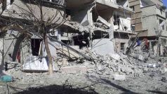Zřícená budova V Damašku po náletu vládních sil