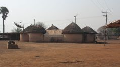 Tradiční domy ve městě Yendi, Ghana