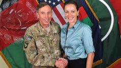 David Petraeus a jeho milenka Paula Broadwellová
