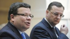Ministr obrany Alexandr Vondra oznámil na tiskové konferenci s premiérem Nečasem svou rezignaci