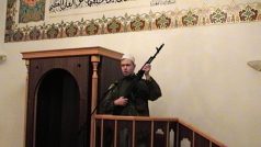 Do brněnské mešity chodí muslimové se zbraněmi, tvrdí Lukáš Lhoťan