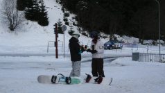 Pec pod Sněžkou, skateboard, lyžaři