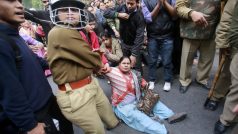 Policie zasahuje proti demonstrantům v Dillí