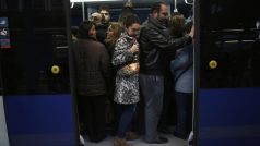 Vlaků v madridském metru jezdí kvůli stávce méně a soupravy jsou pak přecpané