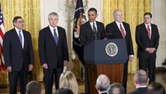 Zleva Panetta, Hagel, Obama, Brennan a Morell