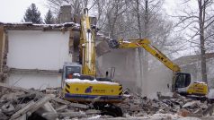 Demolice budovy bývalých kasáren v Havlíčkově Brodě.