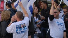 Příznivci dosavadní pravicové vládní koalice Likud Bejtejnu