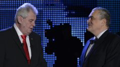 Miloš Zeman (vlevo) a Karel Schwarzenberg se sešli 24. ledna v pražském Divadle Hybernia k poslední televizní předvolební debatě