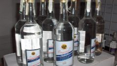Nelegální sklad alkoholu objevený v Karlových Varech