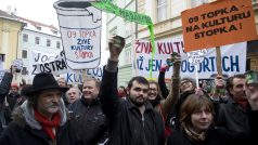 Demonstrace proti škrtům, které mají zasáhnout oblast grantů na tzv. živou kulturu