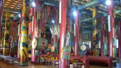 Uvnitř hlavního chrámu s dvěma podlažími - Cogčin Dugan v Amarbajasgalant Chíd