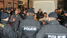 Policisté zasahovali kvůli konfliktu dánských turistů s pracovníky hotelu v pražské Sokolské ulici