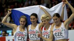 Bronzová česká štafeta: Denisa Rosolová, Jitka Bartoničková, Lenka Masná a Zuzana Hejnová (zleva doprava)