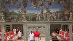 Kardinálové se shromáždili v Sixtinské kapli ke konkláve
