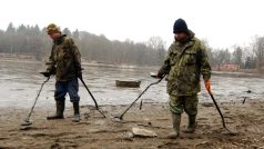 Pyrotechnici našli při vypouštění Konopišťského rybníka munici z 2. světové války