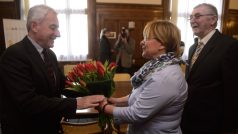 Tulipány od společnosti Parkinson dostal i ministr zdravotnictví Leoš Heger
