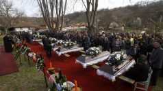 Velika Ivanča - společný pohřeb obětí šíleného střelce