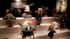 Masky amerických indiánů se draží na aukci v Paříži