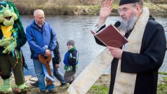 Vodákům požehnal převor vyšebrodského kláštera Justin Berka