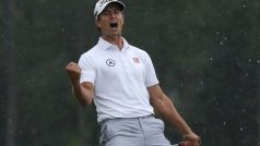 Australský golfista Adam Scott oslavuje svůj triumf na Masters