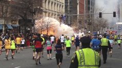 V cíli bostonského maratonu vybouchly dvě nálože