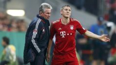 Jupp Heynckes dává pokyny Bastianu Schweinsteigerovi.