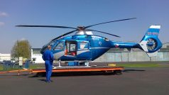 Francouzsko-německý vrtulník EC 135, který využívá i pražská a středočeská záchranka