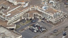 V Moore na předměstí Oklahoma City poničilo tornádo i nemocnici