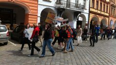 Demonstrace studentů v Jaroměři kvůli obavám z plánovaných změn v historickém centru