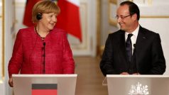 Francouzský prezident Francois Hollande a německá kancléřka Angela Merkelová na společném setkání