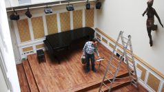 Základní umělecká škola v Jihlavě má po přestavbě opravený také koncertní sál