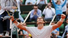 Španělský tenista Rafael Nadal slaví postup do semifinále Roland Garros