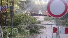Most nad 107. kilometrem dálnice D1 v noci padl