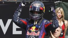 Sebastian Vettel se raduje z vítězství ve Velké ceně Kanady
