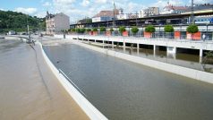 Ústí nad Labem. Silnice na Lovosice je stále zatopená. Jet se dá jen na Děčín