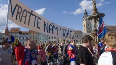 Fanoušci pochodovali centrem Českých Budějovic s požadavkem zachování extraligy ve městě