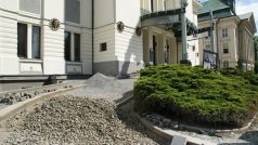 Historickou budovu mladoboleslavského divadla obsadili dělníci