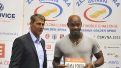 V Ostravě se 25. června uskutečnila tisková konference s hvězdami mítinku Zlatá tretra. Na snímku vpravo je jamajský sprinter Asafa Powell, vlevo ředitel mítinku Jan Železný