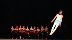 Divadlo na gymnáziu v Příbrami: Představení studenti ozvláštnili i tanečními čísly