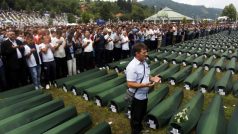 V Bosně uctili památku 409 nově identifikovaných obětí Srebrenického masakru