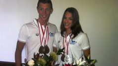 Lucie Svěcená a Jan Micka se na MEJ v plavání postarali o všech 5 českých medailí