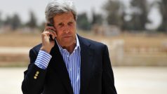 Ministr zahraničí USA John Kerry se snaží na Blízkém východě podpořit obnovení izraelsko-palestinských mírových jednání