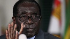 Prezident Zimbabwe Robert Mugabe obhajuje svůj post v dnešních volbách