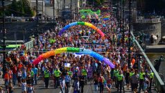 Centrem Prahy prošly v rámci festivalu Prague Pride tisíce lidí