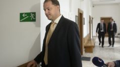 Martin Jireš obžalovaný v kauze poslance Ratha odchází v přestávce hlavního líčení z jednací síně Krajského soudu v Praze