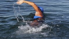 Americká plavkyně Diana Nyad zdolala vzdálenost mezi Kubou a Floridou bez žraločí klece