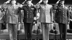 Členové chilské vojenské junty, která svrhla 11. září 1973 prezidenta Salvadora Allenda. Augusto Pinochet druhý zprava