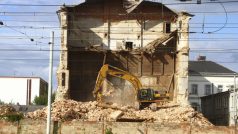 Česká inspekce životního prostředí rozhodla o zastavení demolice areálu bývalé Setuzy v Lovosicích