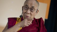 Tibetský duchovní vůdce dalajlama na pražském Fóru 2000