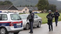 Rakouské bezpečnostní složky uzavřely příjezdové komunikace